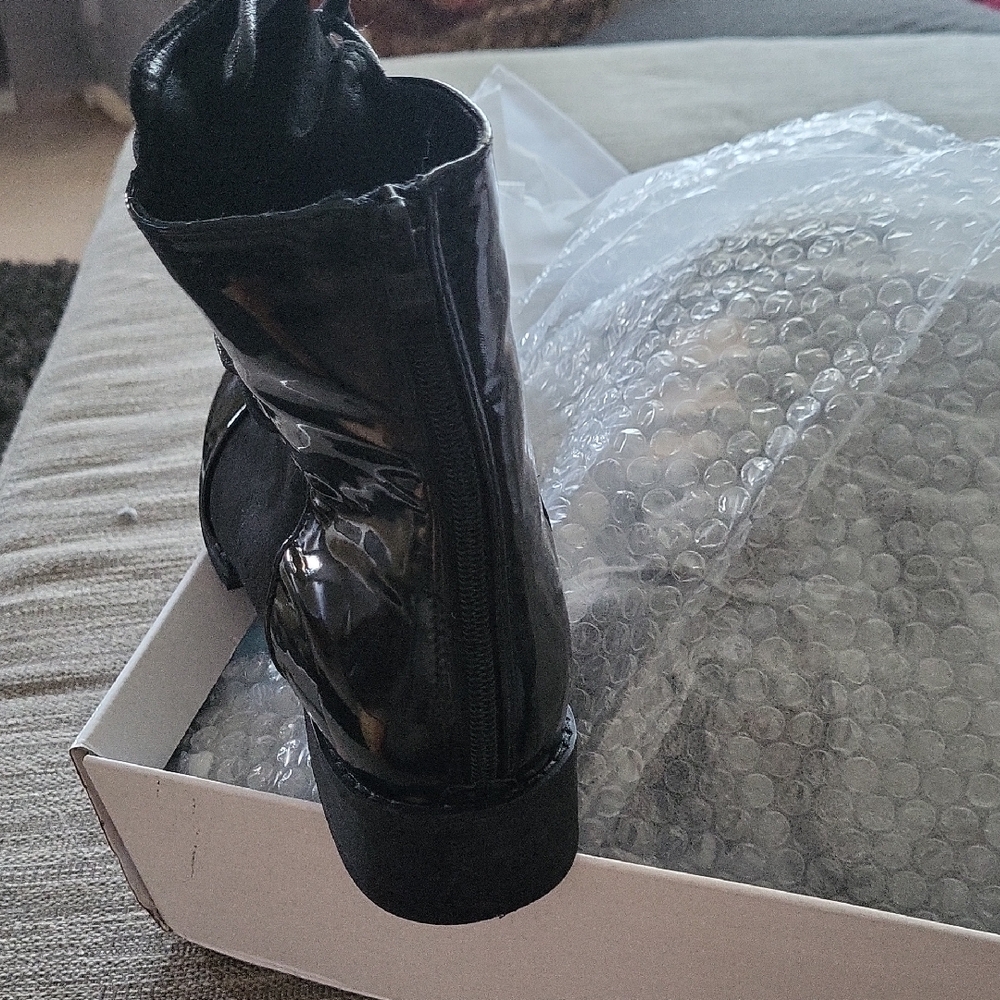 Source Unknown Glossy Black Boots with Metallic Accents - Picture 3 of 5